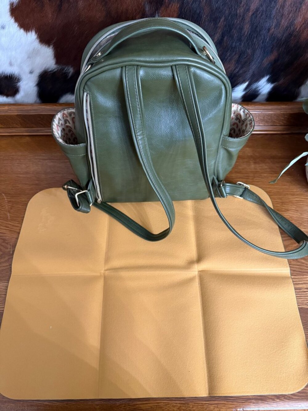 Itzy Ritzy Olive Mini Boss Plus - Picture 10 of 10